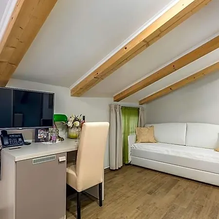 Boutique Melissa Hotel 4*